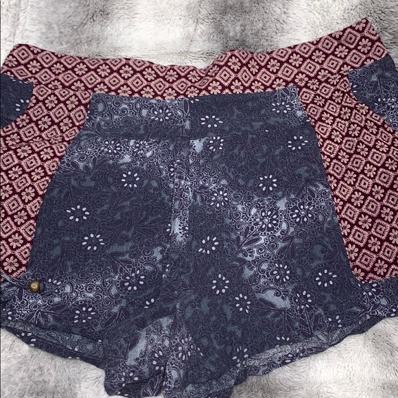 Fabric shorts with side ties - Picture 2 of 3